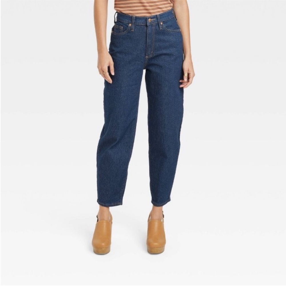 Universal Thread Women's Super-High Rise Tapered
Balloon Jeans- Dark Wash